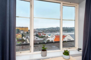 Bright apartment with a sea view in the center of Arendal